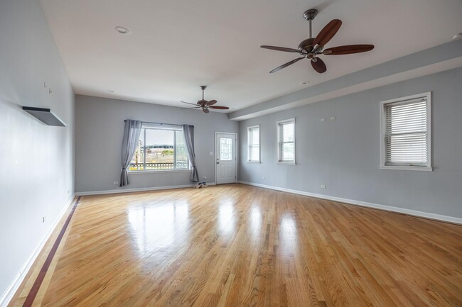 Photo - 1327 W Walton St