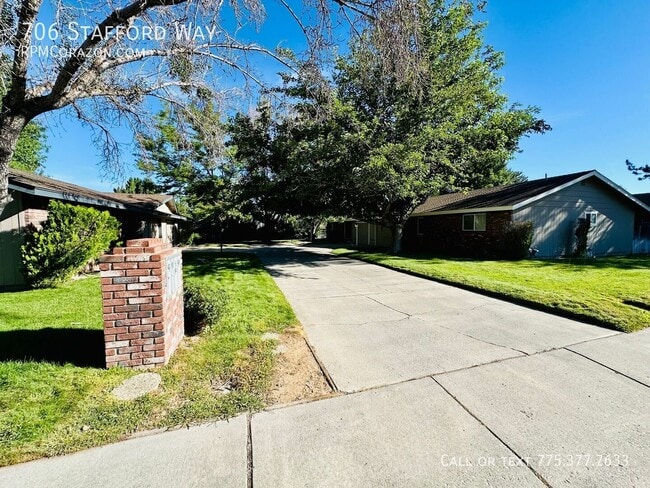 Photo - 706 Stafford Way