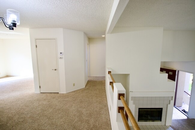 Photo - 129 E Court Ln