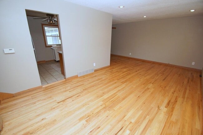 Photo - 2919 Oxford Dr