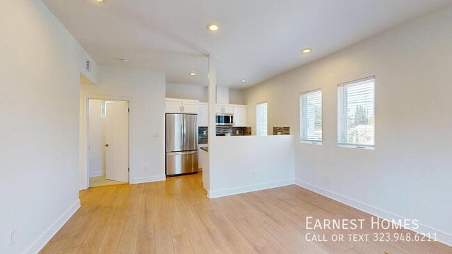 Photo - 147 1/2 Roselake Avenue-