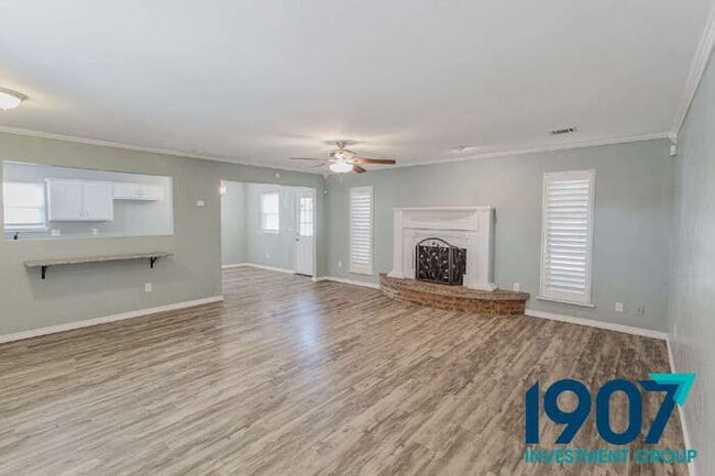 Photo - SPECIAL OFFER! Move In Now & Get 50% Off Your First & Second Month's Rent! 
Beautifully Updated 3...