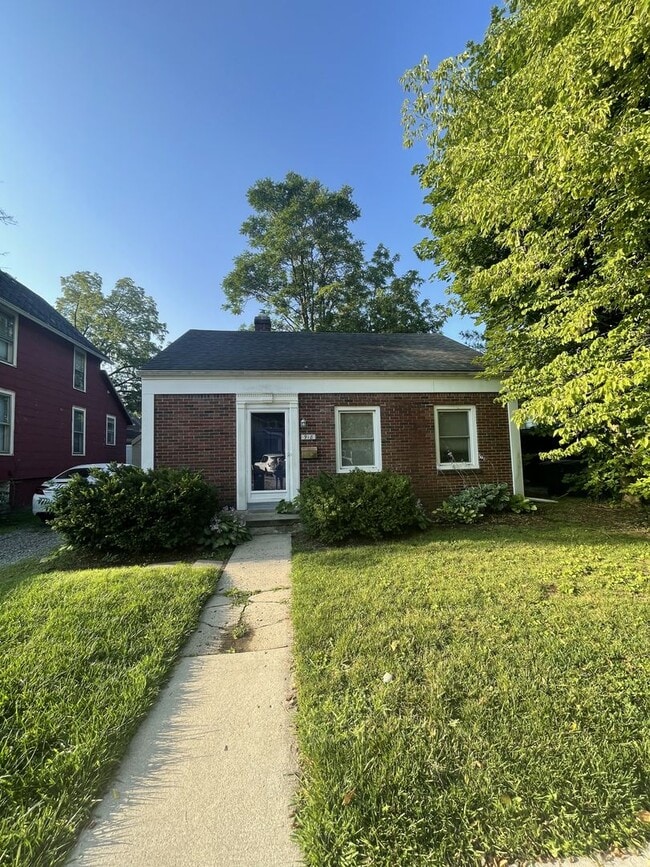 Building Photo - 918 Sylvan Ave