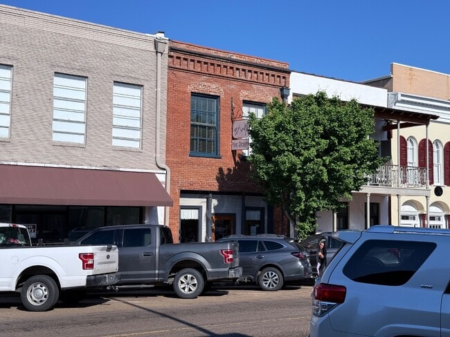 Photo - 116 5th St N