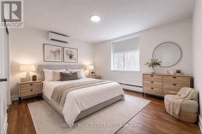 Photo - 107 Redpath Ave Unité 8