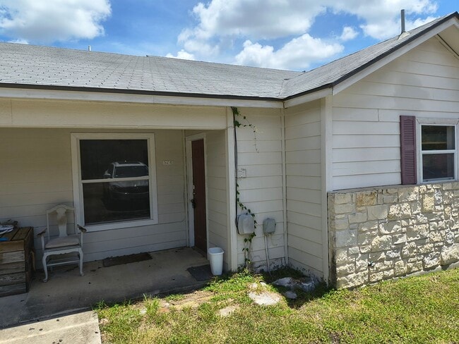 Building Photo - 52 Deer Ridge Rd Unit B