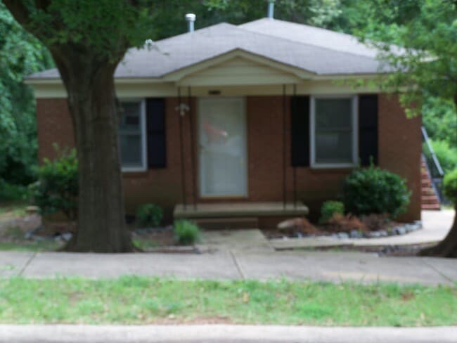 Building Photo - Updated 2 bedroom 1 bath duplex in Capitol... Rental