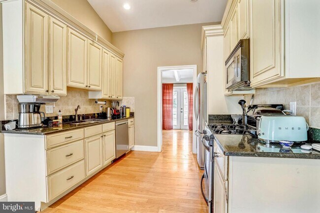 Photo - Renovated 6 bedroom/3.5 bath home in Winst...