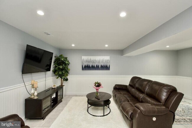Photo - 5576 Neddleton Ave