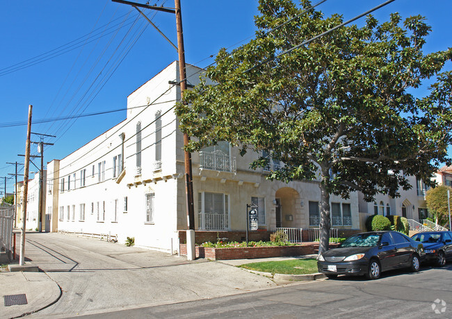 Building Photo - 315 N Sierra Bonita Ave Rental