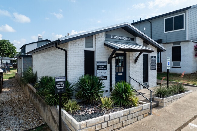 Leasing Center
