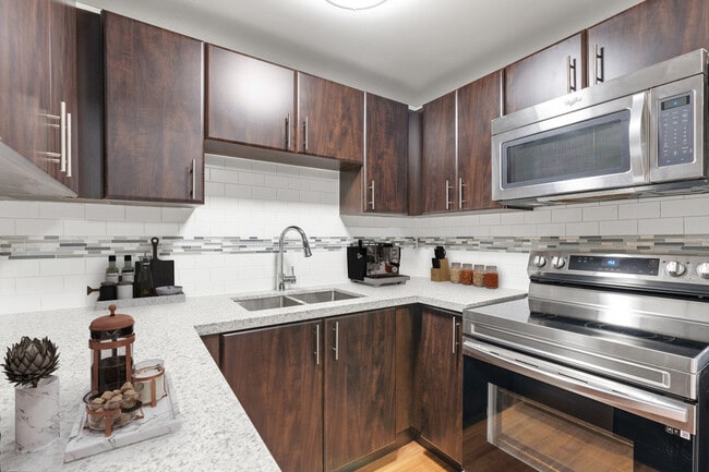 Photo - Treeview Manor