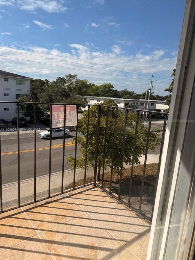 Photo - 13725 NE 6th Ave Unit 302