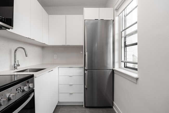 Building Photo - 1001 O'Connor Dr Unit 321