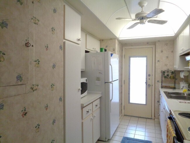 Photo - 2BR/2BA Ground Level Condo in Venice Ave C...