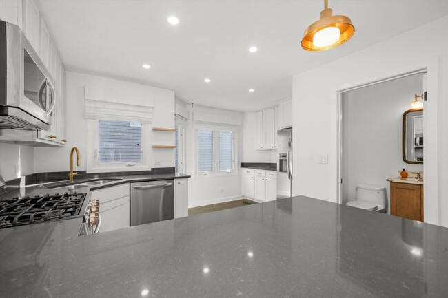 Photo - 2539 N Greenview Ave Condo