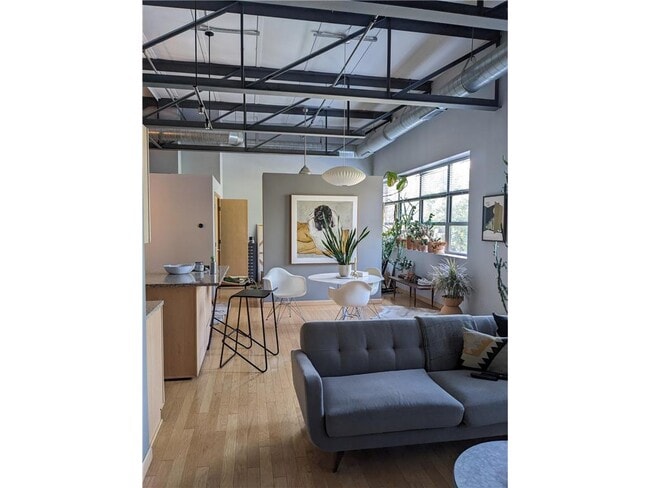 Building Photo - 111 E Franklin Ave Unit 307