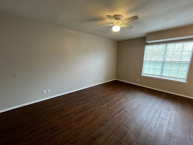 Photo - 3 bedroom Duplex!