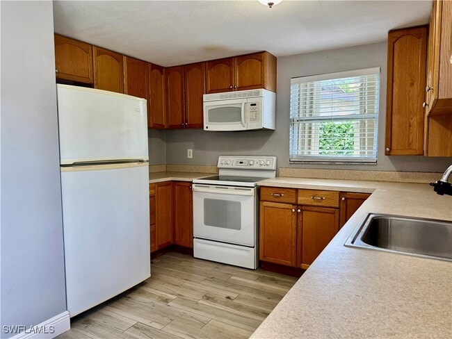 Building Photo - 2169 Barry Dr Rental