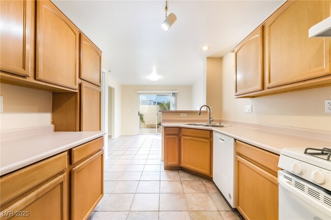 Photo - 435 Coral Sea St