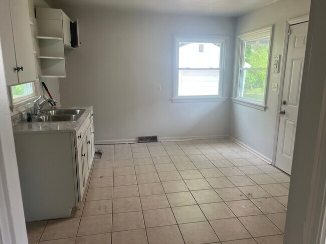 Photo - 1723 Glenview Pl