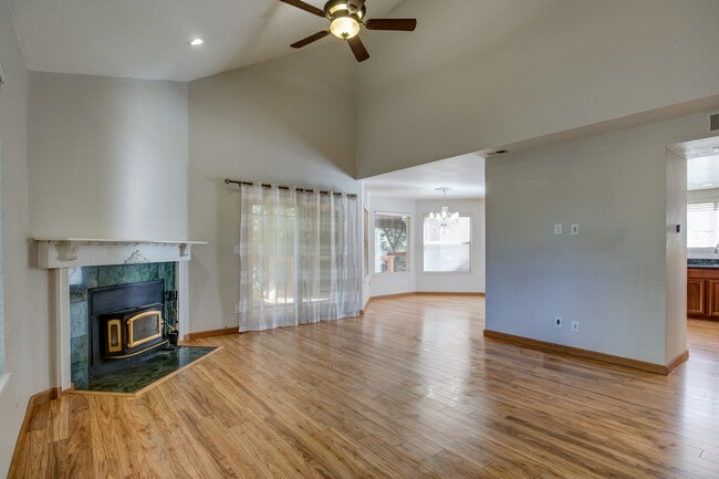 Photo - 9526 Victorian Wy