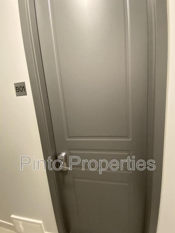 Photo - 10749-10786 86 Ave NW