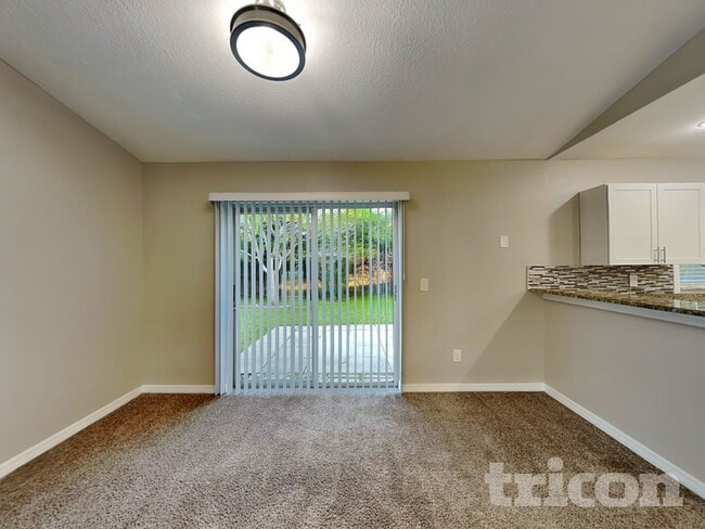Photo - 823 Balsamwood Ln