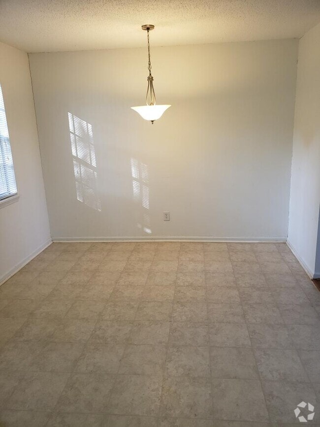 Building Photo - 1002 Willow Dr Unit 67 Willow Terrace Rental