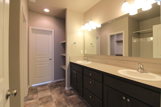 Photo - 3 Bed/2 Bath West Pasco Rambler