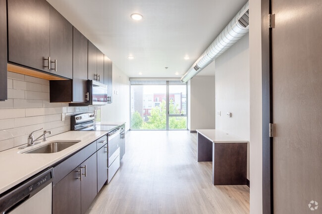 Efficiency - 582SF - Kitchen - IA City Lofts