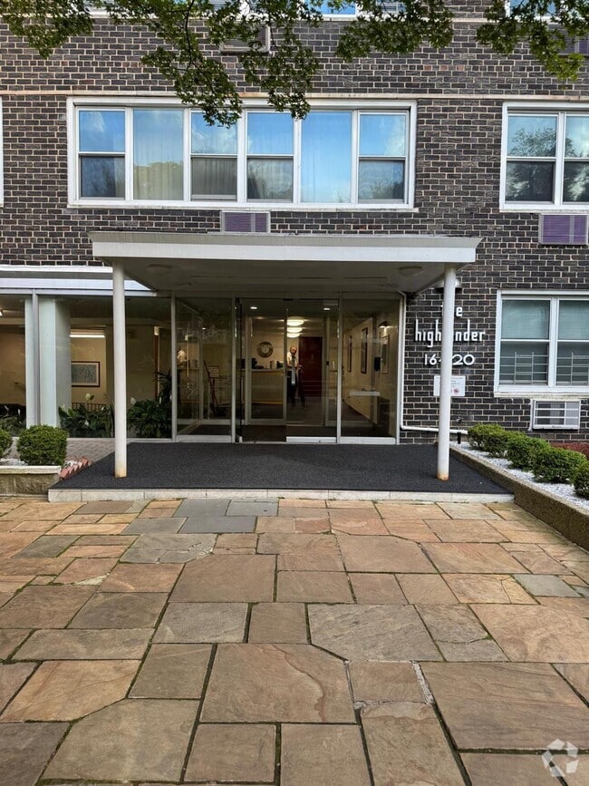 Building Photo - 164-20 Highland Ave Unit 8F Rental