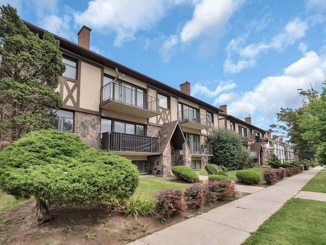 Building Photo - 251-285 The West Mall