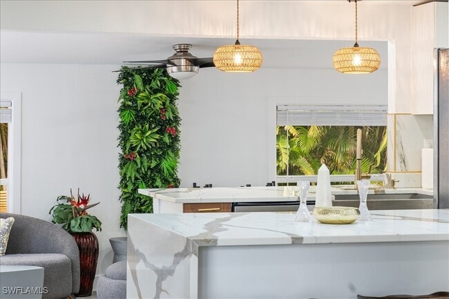 Photo - 2123 Holiday Ln