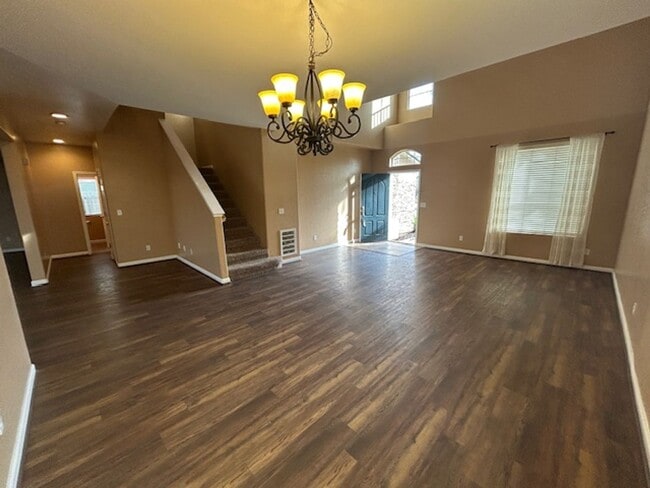 Photo - 4 Bedroom 2.5 Bathroom with pool in NW Visalia!!
