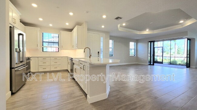 Photo - 15319 Lucerna St