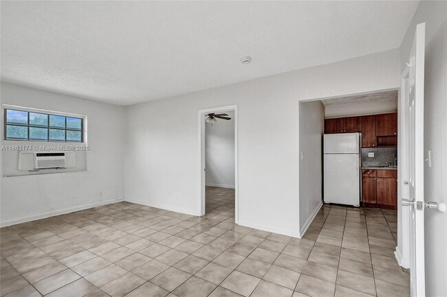 Building Photo - 2525 Superior St Unit 1 Rental