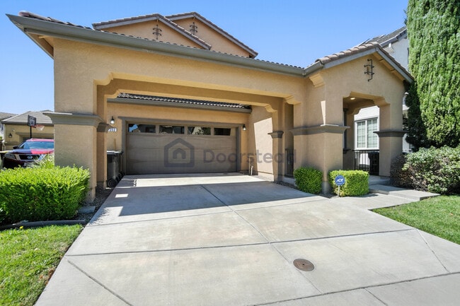 Photo - 252 Crescent Moon Dr