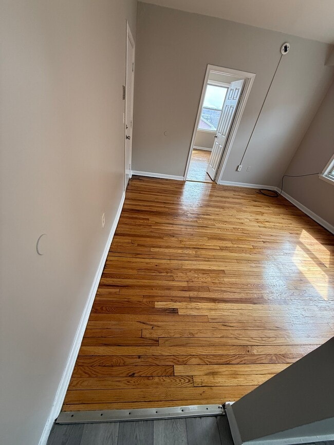 2505 Main St