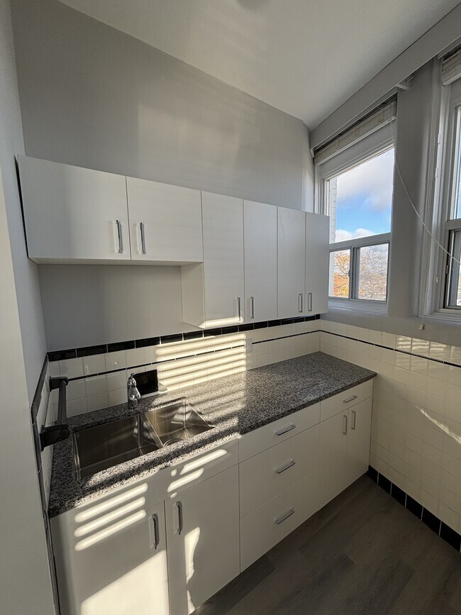 Photo - 117 Christina St N Unit 202