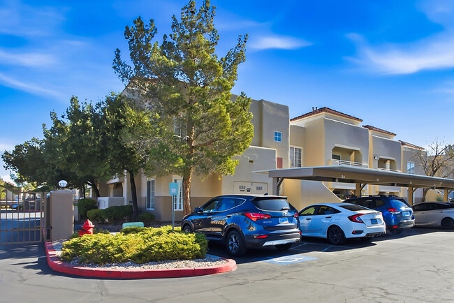 Building Photo - 1908 Mountain Hills Ct