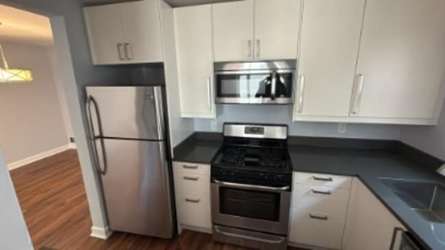 Photo - 864 Bellevue Cir SE