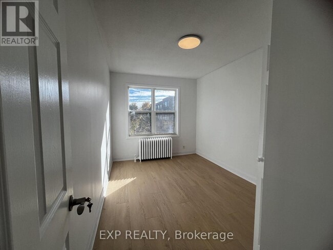 Photo - 804A St Clair Ave W