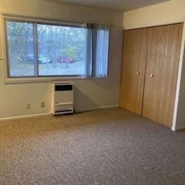 Zeisler St Apartments