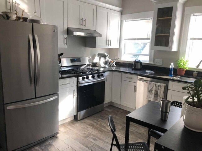 Building Photo - 104 Bowdoin St Unit 2