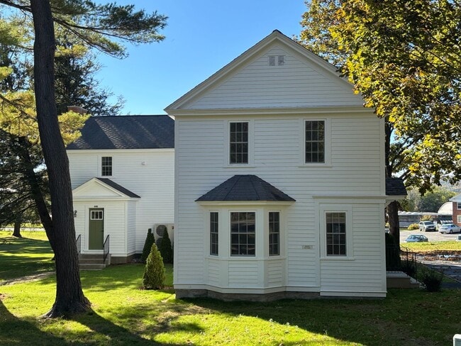 Building Photo - NEW Luxury 2 Bedroom apartments! Unit South Cottage (A)
