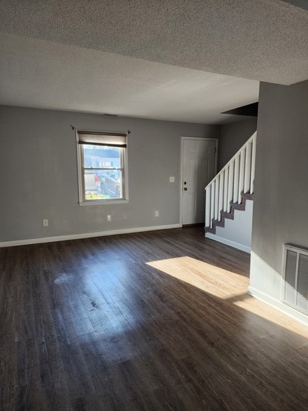 Photo - 105 Helen St Unidad B