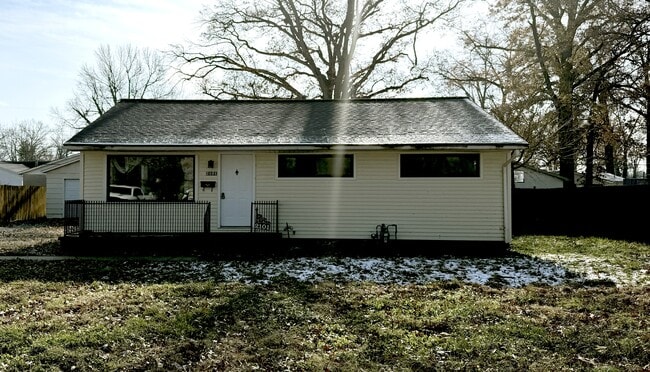 Building Photo - 2101 Cass Ave