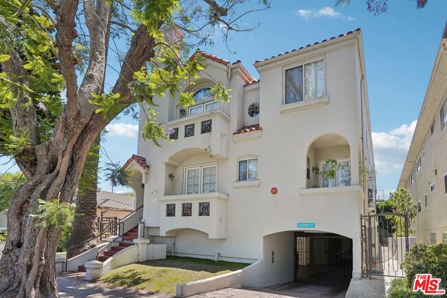 Photo - 1751 Barry Ave Unidad 4