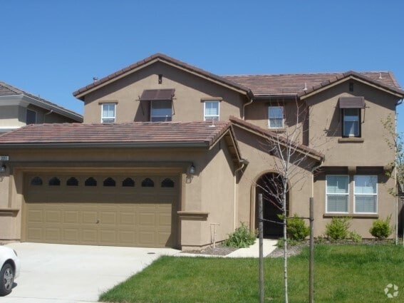 Building Photo - 4 bedroom 2 1/2 bath house in Yuba City